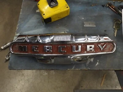 Новый из старых запасов Mercury капот эмблема выше гриля 59A8168 1946-48 Mercury - Изображение 1 из 4