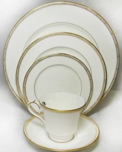 JUBILEE GOLD by Aynsley 5 Piece Place Setting NEW NEVER USED made in England - Picture 1 of 9