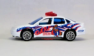 Chevy Impala D.A.R.E. Coche Policía Antidrogas + Violencia Escala 1/64 Modelo N - Imagen 1 de 8