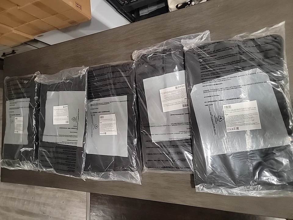 NUEVO, HUGO BOSS Perfumes Negro Plegable Bolsa de Viaje Lote de 5  Foto 1 de 1