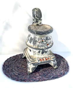 Vintage Dollhouse Miniature Lot Cast Iron Salt Shaker Pot Belly Stove & Wool Rug - Picture 1 of 11