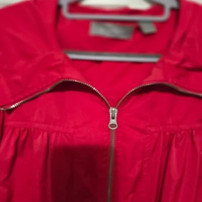 Chaqueta Liz Claiborne Roja con Capucha Ligera con Cremallera Talla M Foto 1 de 4