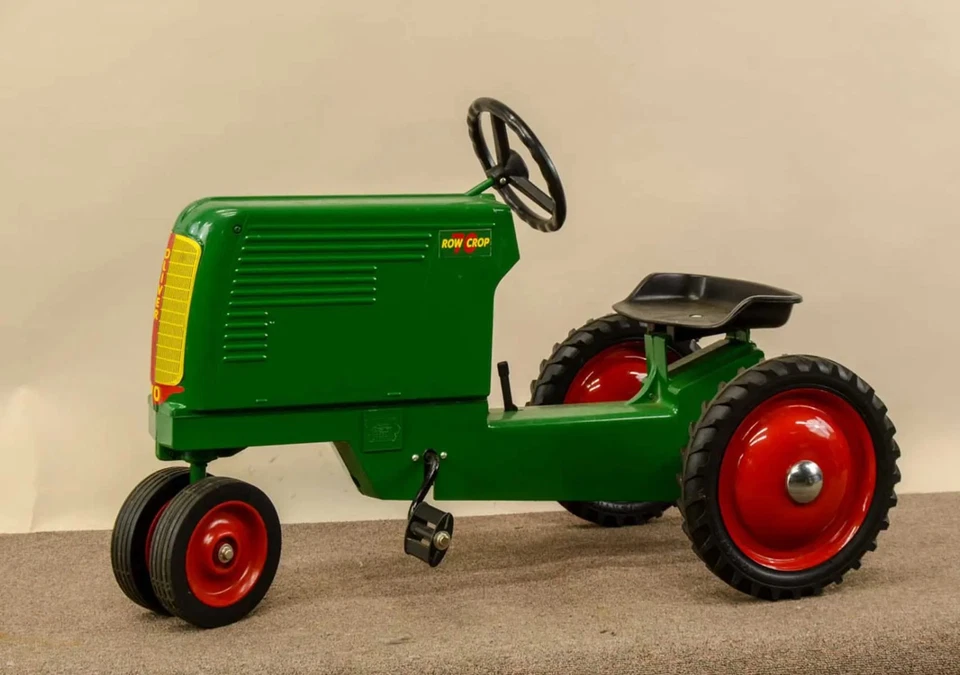 Oliver 70 Diecast Narrow Front Pedal Tractor by Scale Models NIB! 1999 Farm Show - Image 1 of 1