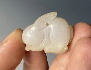 Statuina pietra perline animale coniglietto zodiaco cinese giada intagliata a mano XX secolo - Foto 1 di 9