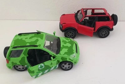 Set Of 2 Jungle Diecast 5" Model Cars Ford Bronco Open Top & Jungle Safari Truck - Image 1 of 4