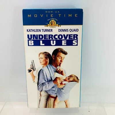 UNDERCOVER BLUES Movie Dennis Quad Kathleen Turner 1993 VHS Video Tape Foto 1 de 2
