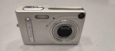 Exilim SMC Pentax Zoomobjektiv 3.2 Mp Silber Nicht Aktiv Für Teile - Bild 1 von 4