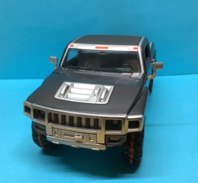 Hot Wheels 1:18 Scale BLACK & SILVER 2004 HUMMER H3T Pre-owned Excellent Cond - Image 1 of 4
