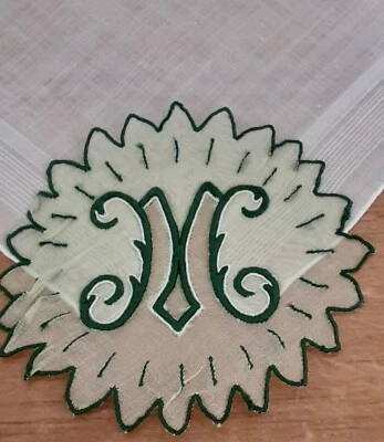 Antigo M Monograma Verde Bordado Starburst Sombras Brancas Algodão Hankie... - Imagem 1 de 3
