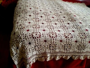 Vintage handmade lace tablecloth Coverlets Bedspreads - Picture 1 of 12