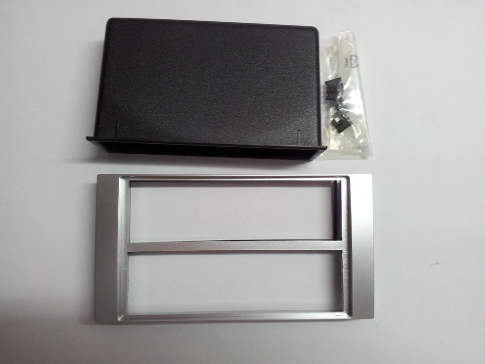 FORD TRANSIT DAL 2006 MASCHERINA AUTORADIO 2 din -silver - Immagine 1 di 1