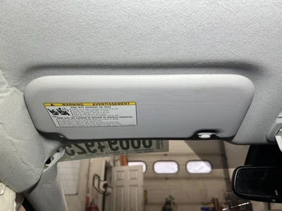 Parasol izquierdo usado se adapta a: Toyota Prius Prius Prime 2017 VIN FP séptimo y octavo dígito Foto 1 de 4