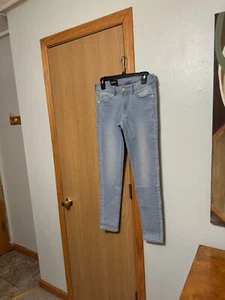 Divided H&M NWT Size 6 Light Wash Mid-Rise Super Slim Leg Jeans w/29" Inseam - Picture 1 of 5