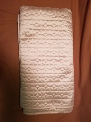 Used ~ Karen Neuburger Luxury Home Coverlet ~ Full/Queen  94" × 96"~ Ivory  - Изображение 1 из 3