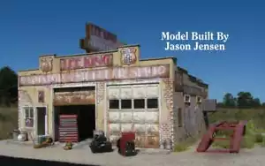 HO Scale Route 66 Series: LEE KING RADIATOR AND MUFFLER REPAIR SHOP Kit (2016) - Picture 1 of 13