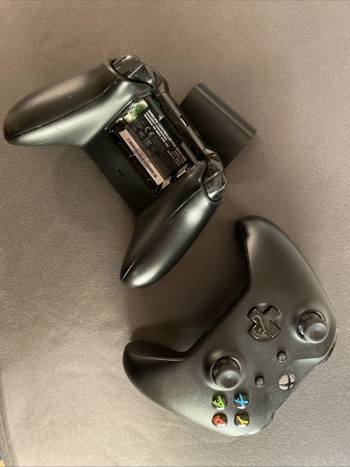 Coppia controller Joystick Microsoft Xbox One Model 1708 - Immagine 1 di 1