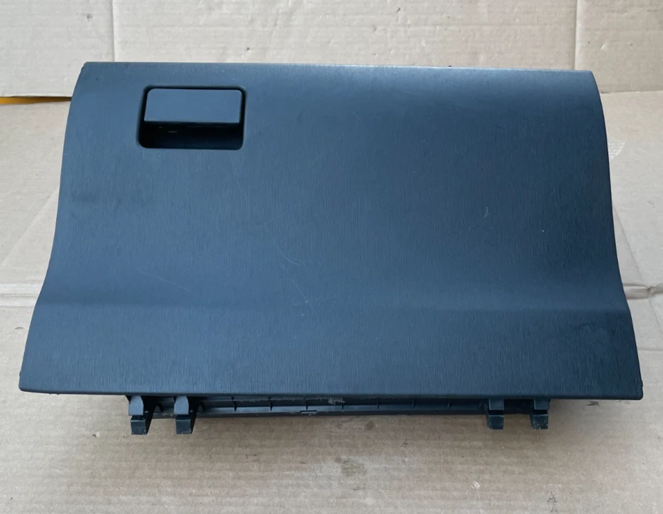 Guantera superior Toyota Prius V 2012-2017 55440-47020 OEM Foto 1 de 4
