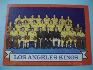 Authentic..1973-74 Topps "Vintage" Team Card # 98 Los Angeles Kings!  N/MT!