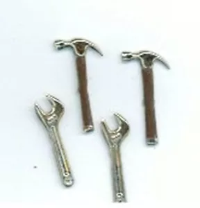 WERKZEUG BRADS Schraubenschlüssel Hammer Werkzeuge Bau Handwerker Scrapbooking Kartenherstellung - Bild 1 von 1