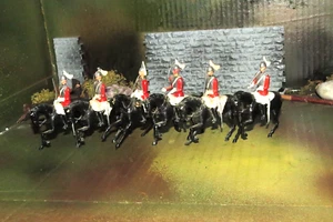 BRITAINS Lead Toy Royal Guards Soldiers Mounted on Horses 6 In Set - Picture 1 of 8