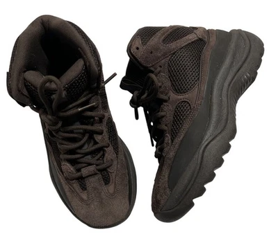 Bota Adidas Yeezy Desert en aceite Foto 1 de 4