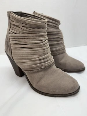 Botines Wicket Fergalicious By Fergie para mujer talla 7 M grisáceo, marrón flecos gamuza Foto 1 de 4