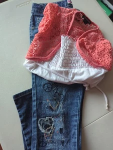 Girls Jeans And Top Outfit - Picture 1 of 6