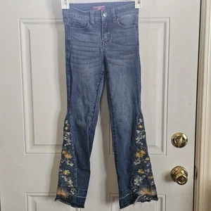 Girl's Ashley Mason Size 7 Denim Blue Jeans With Embroidered Pattern - Picture 1 of 7