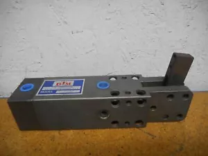 BTM Corporation 001666 Pneumatic Hold Down Clamp Gently Used - Picture 1 of 1