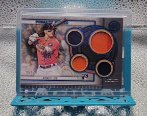 2023 Topps Museum Collection Primary Pieces Quad Relic Sapphire 6/20 Korey Lee - Bild 1 von 2