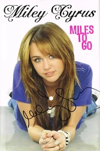 Libro de Miley Cyrus firmado por Hannah Montana millas por ir certificado de autenticidad - Imagen 1 de 1