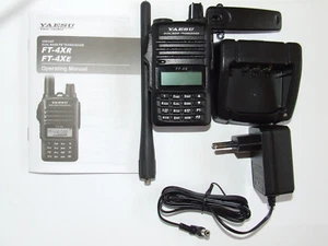 YAESU FT - 4 X HANDHELD TRANSCEIVER UNBLOCKED TX136-174 MHz AND 400-480 MHz ! - Zdjęcie 1 z 12
