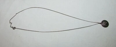 CHAINE FINE ET MEDAILLON TRISKELL BRETON CELTE EN METAL ARGENTE ANCIEN - Photo 1/4