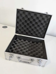 Lightweight Aluminium Hard Flight Case (Medium) 31 x 25 x 14 - Picture 1 of 7