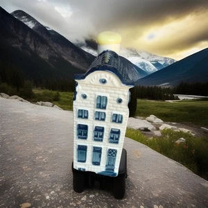 KLM Blue Delft House Bottle by BOLS # 60 Amsterdam 2011 No Alcohol - Picture 1 of 5