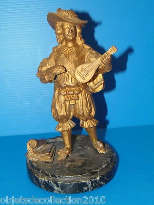 JOLIE STATUE ANCIENNE Régule doré sur PLAQUE de MARBRE GENTILHOMME MUSICIEN déco - Photo 1/4