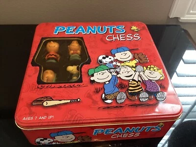 Juego de Ajedrez Peanuts Pintado a Mano Esculpido Charlie Brown Snoopy De Colección Raro Rojo Foto 1 de 4