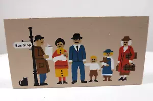 Vintage Die Katze miauen Bushaltestelle Dorf Stadt Menschen Holzreplik - Bild 1 von 8