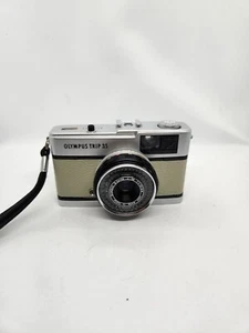 Cámara fotográfica Olympus Trip 35 con lente Zuiko 40 mm f2,8 en verde salvia - Imagen 1 de 7