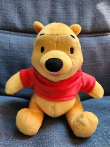 Winnie Puuh Plüschtier Fisher Price Disney 2001 Stofftier 9 Zoll sitzend - Bild 1 von 8