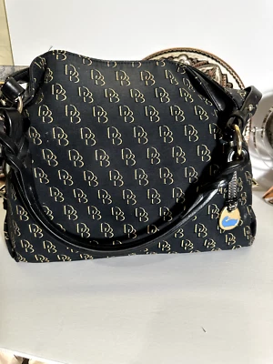 Bolso de mano Dooney and Bourke para mujer con una asa de cuero manuales y detalles Foto 1 de 4