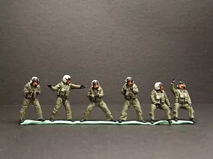 1: 72 moderni piloti di servizio a terra elicotteri 6 pz - Foto 1 di 2