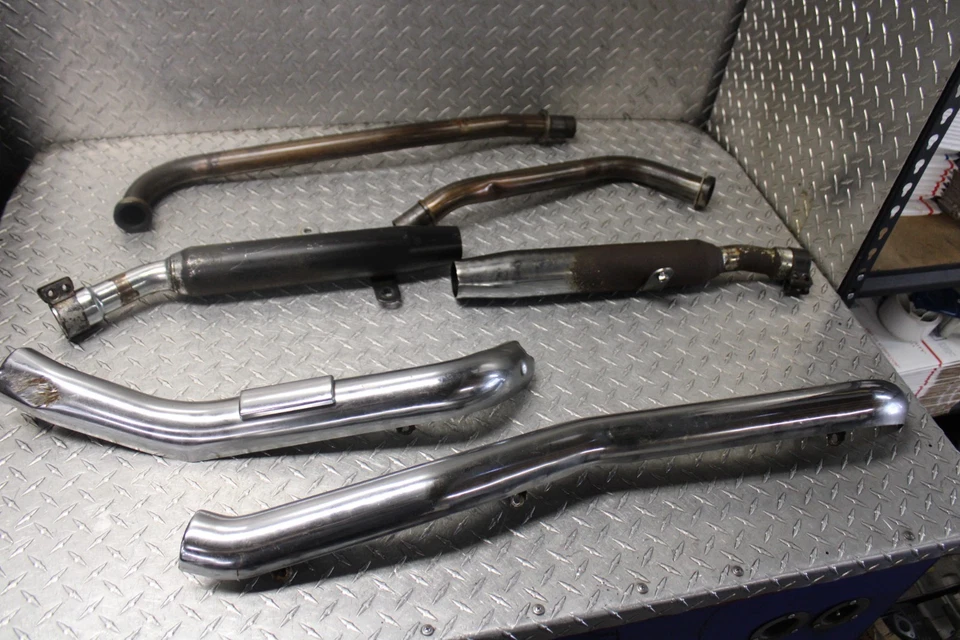 Комплект глушителей для выхлопной трубы 99 Honda Shadow Spirit 1100 VT1100C от оригинального производителя - Изображение 1 из 4