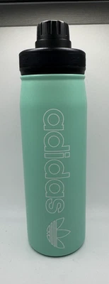 Botella de agua Adidas 600 ML (20 oz) de metal como nueva, aislante de doble pared caliente/frío Foto 1 de 4