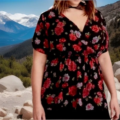 Blusa Camisa Torrid Top 3 Roja y Negra Floral Fairycore Whimsigoth Talla Grande 3X Foto 1 de 4