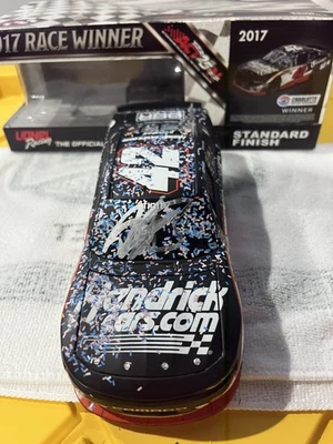 Alex Bowman #42 HendrickCars Charlotte 2017 versión Win Race diecast autografiado Foto 1 de 3