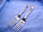AN ANTIQUE PAIR OF STERLING SILVER KINGS PATTERN DINNER FORKS, LONDON 11902.