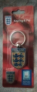 ENGLAND Three Lions Key-Ring & Enamel Badge Set FREE POST UK - Picture 1 of 2