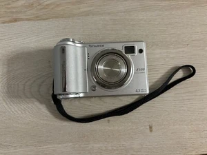 Fujifilm E500 4.1 Megapixel Digital Camera For Parts Only - Picture 1 of 4