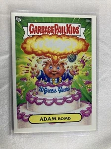 2015 Topps Garbage Pail Kids 30 aniversario Adam Bomb lista de verificación 1a A8 - Imagen 1 de 2